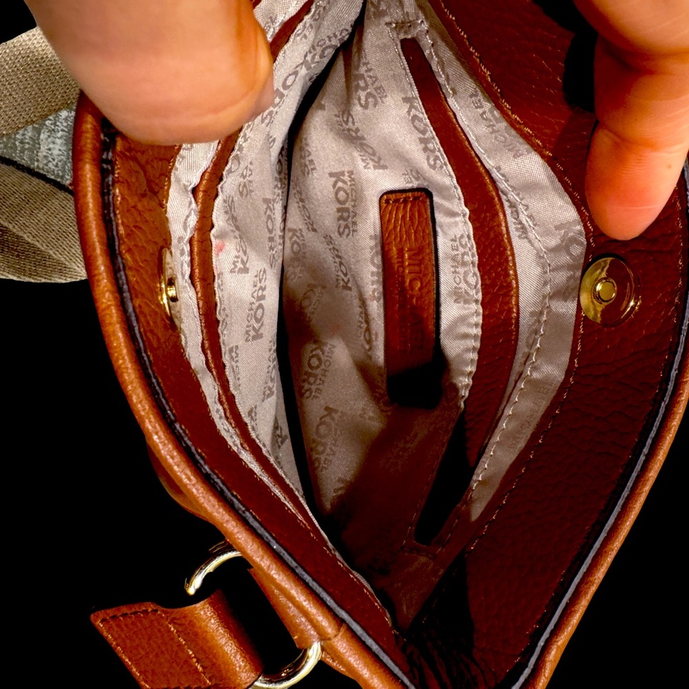 Michael kors crossbody bag